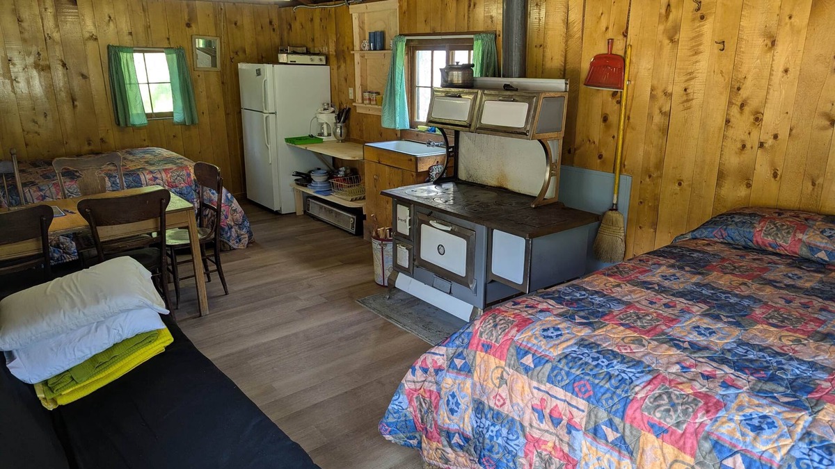 Bellvue Cabin | Cabin 3 at Sportsman’s Lodge, Rustic Cabin 3 at Sportsman's Lodge