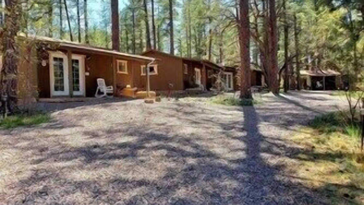 Payson Cabin | Cabin 3 – Eagle's Nest - Queen Bed, Futon, Fireplace, Kitchen, Porch Swing