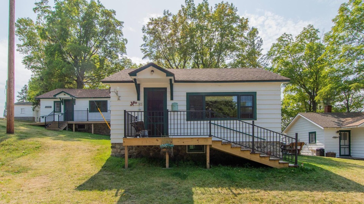 Longville Cabin | Cabin 3, Lien's Resort, Up North Cabin on Leech Lake, Fishing, Swimming, Boating