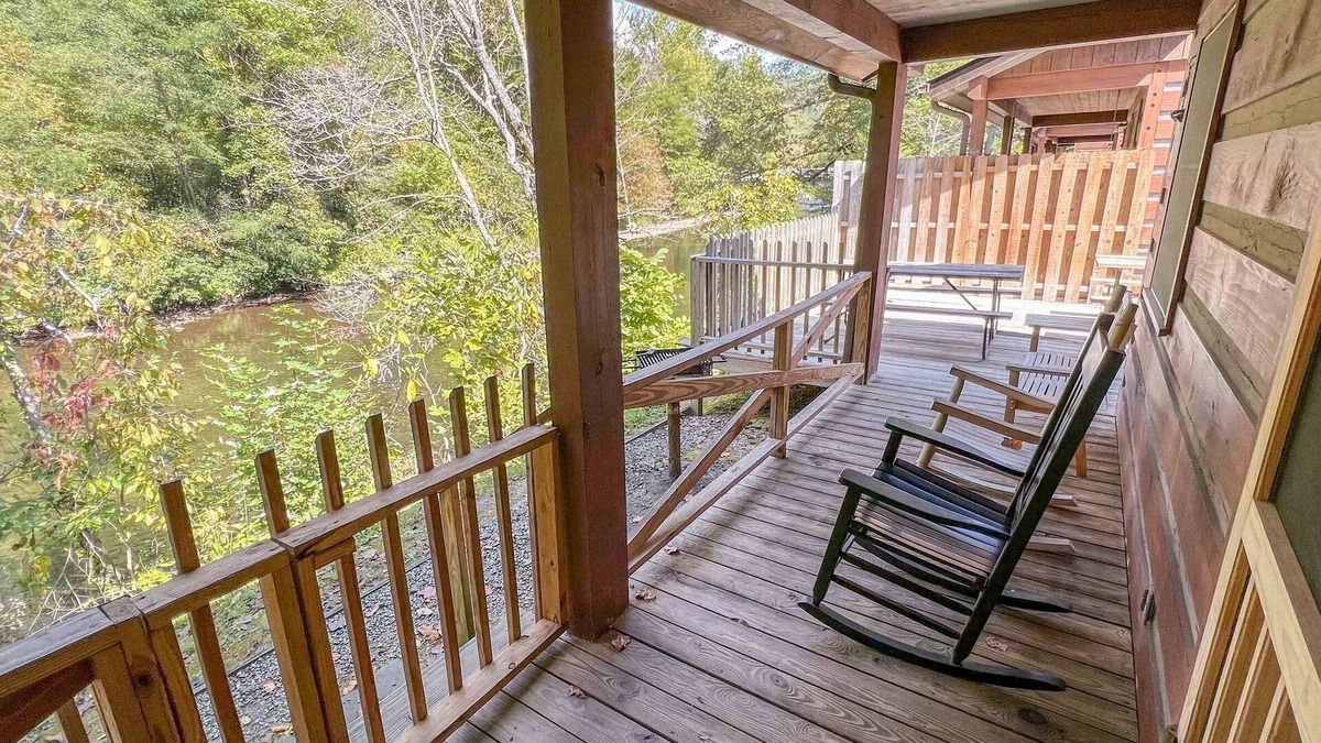 Cherokee Cabin | Cabin #3 - Riverfront w/Gas Fireplace and more!
