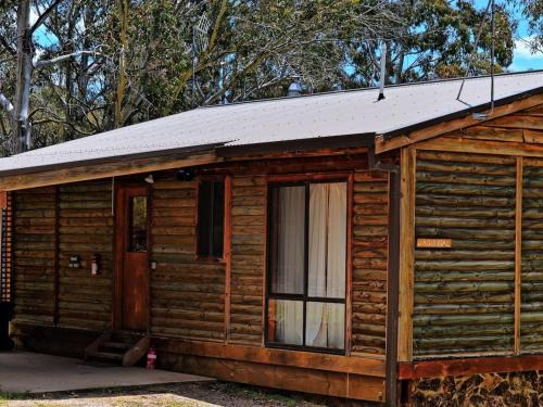 Adaminaby House | Cabin 3 - Snowy Accommodation