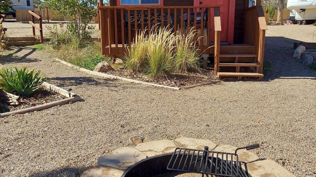 Escalante Cabin | Cabin 3 - The-Hole-in-the-Rock - Dry Camping Cabin