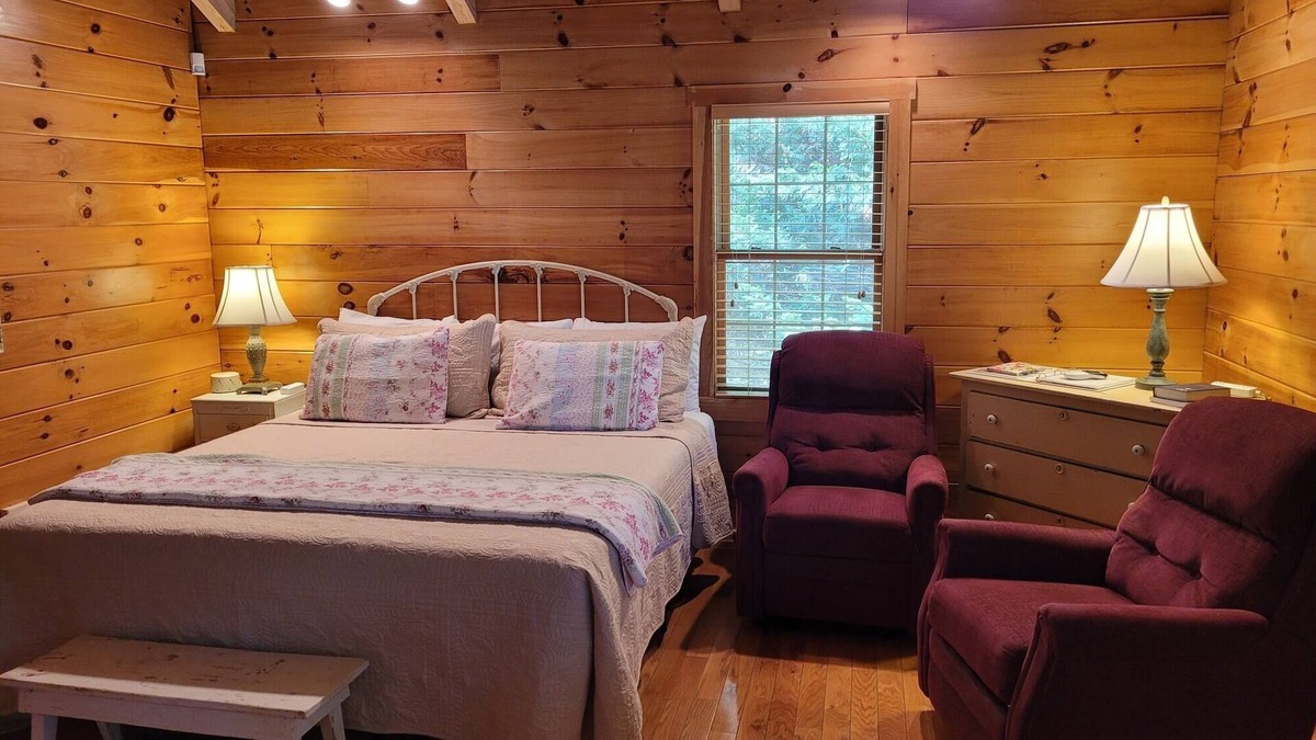 Galax Apartment | (Cabin 311) Chance for Romance