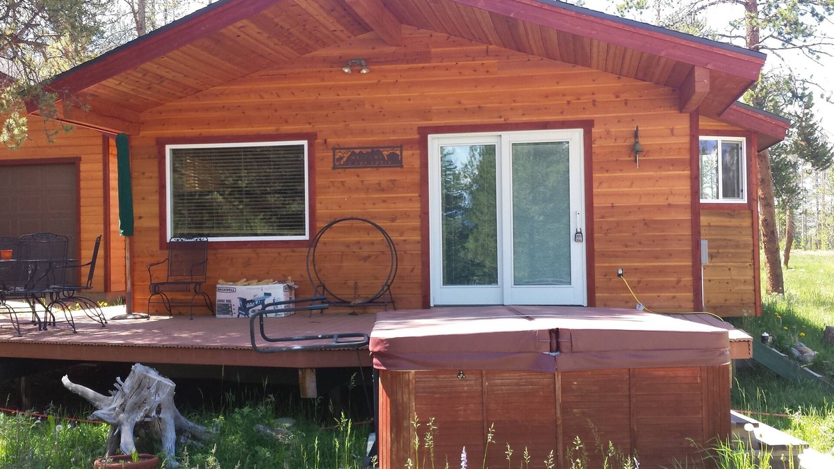 Tabernash Cabin | Cabin 3Mi from Fraser/10mins to WP skiing, W/D, Garage, Hot Tub