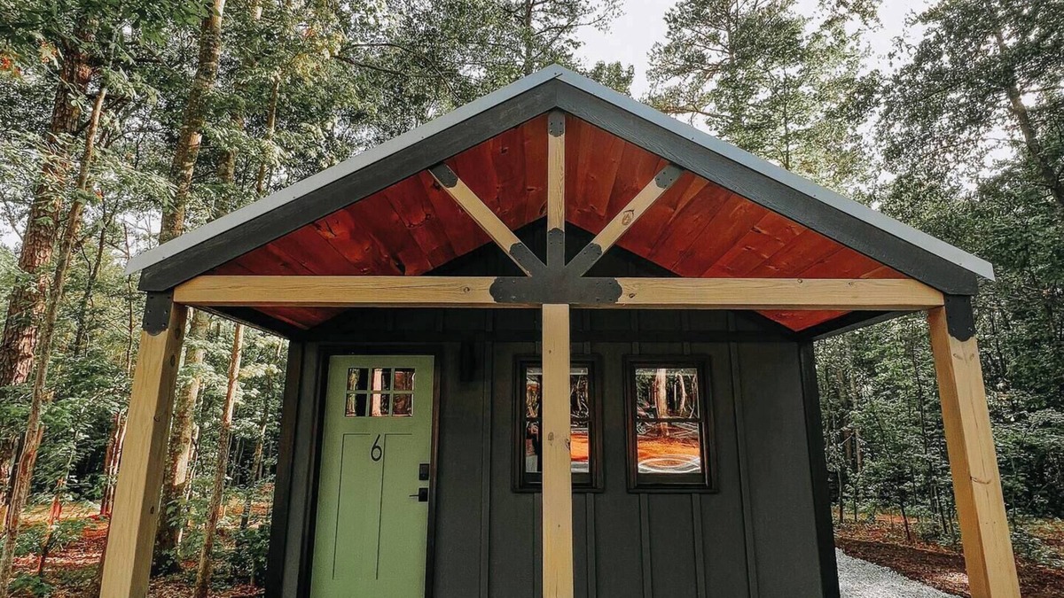 Hartwell RV Rental | Cabin #6: Studio style layout with kitchenette and a large gravel parking pad beside the cabin for easy boat or trailer storage.