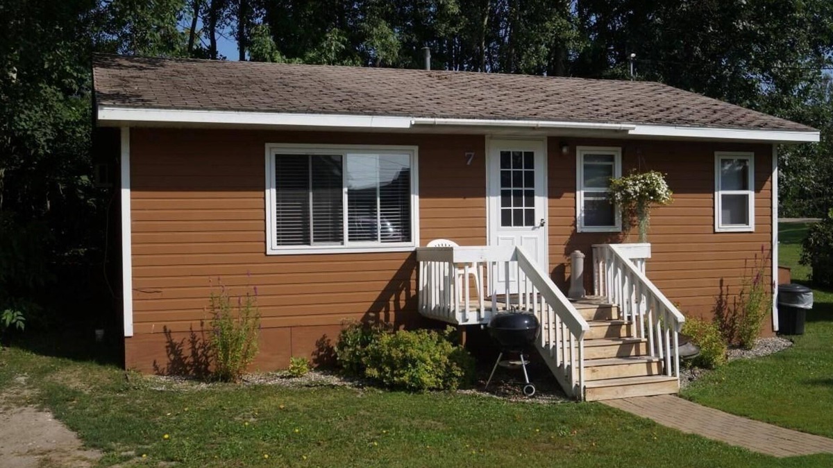 Hines Villa | Cabin 7 Family Friendly Resort