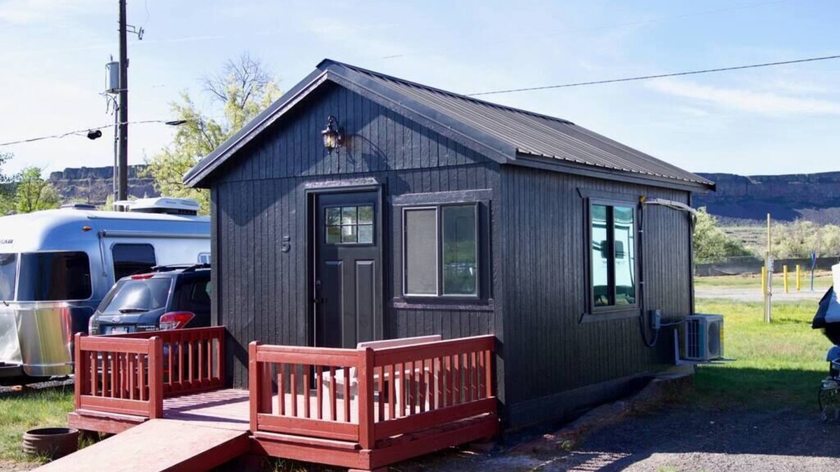 Coulee City House | Cabin at Blue Lake in Central Washington (Cabin 2)