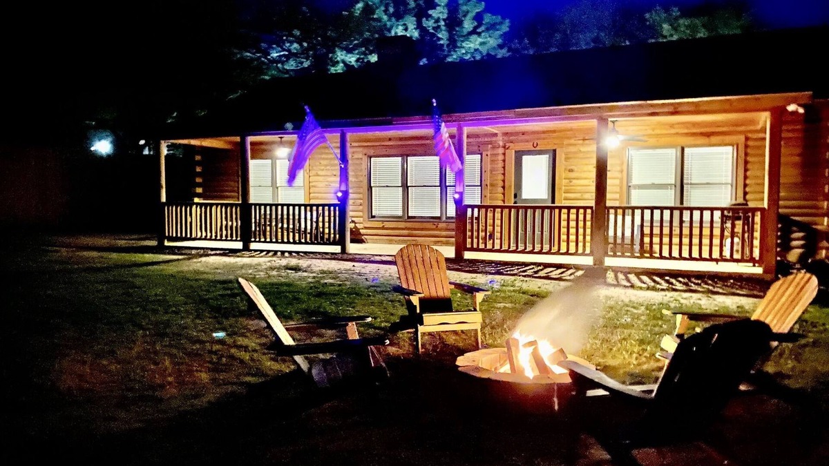 Emory Cabin | Cabin at Chitt's Creek , Welcome to Chitt's Creek!