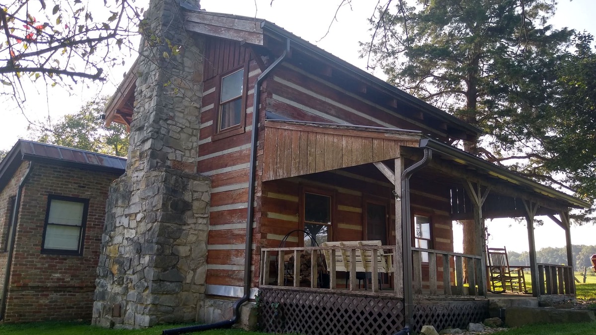 Cookeville Cabin | Cabin at Fairview Private setting far off the road near Cummins Falls