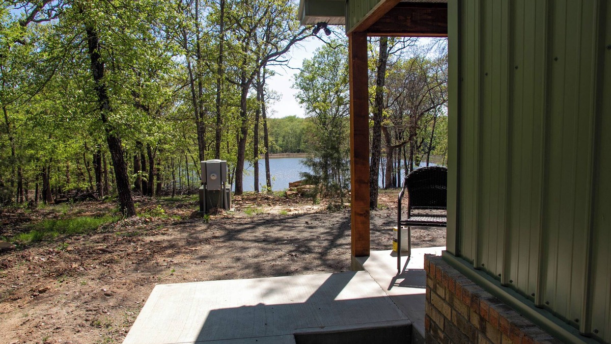 Carlisle Cabin | Cabin Bunkhouse with Hot tub Private Lake view in Vian, OK!