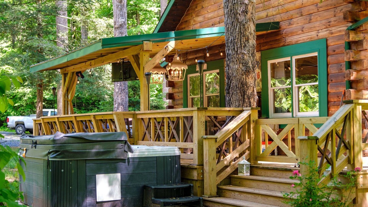 Dayton House | Cabin By The Creek! Inground Pool! Spa!