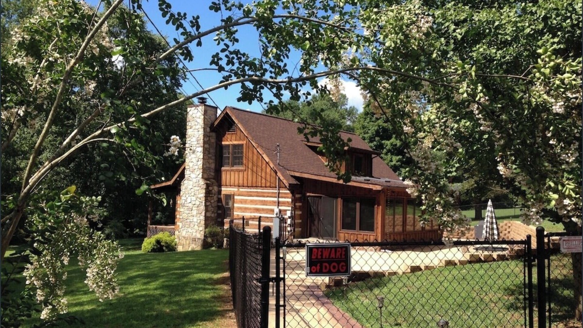 Clinton Cabin | Cabin by the Creek Sleeps 8 on 3 Beautiful acres - Close to town and activities