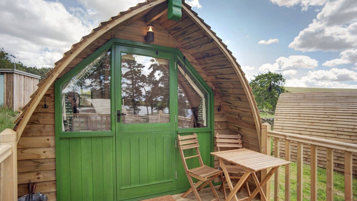 Langley-on-Tyne Ski Chalet | Cabin by the Lake near Historic Bristol Lodge