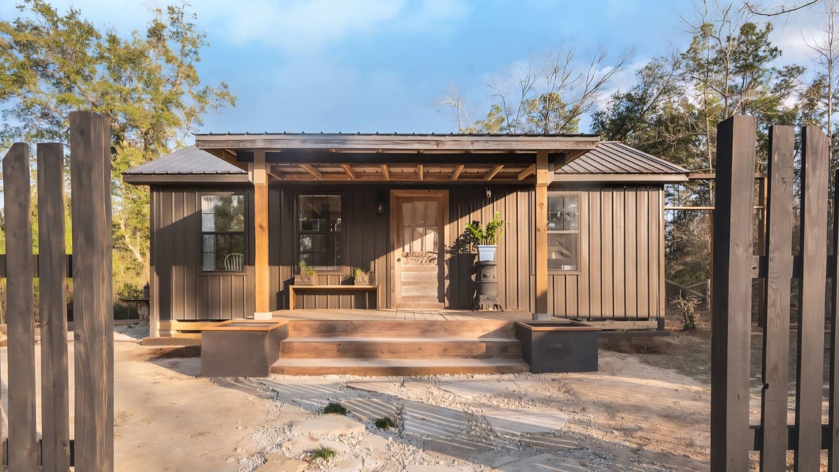 Marianna Cabin | Cabin close to Springs! Pool, WI-FI, And Grill