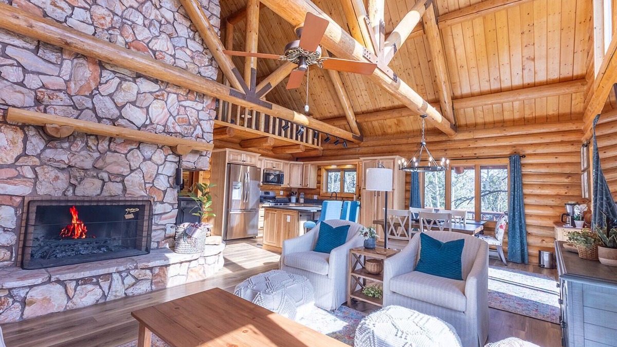 Mammoth Creek Cabin | Cabin close to the Lake, Sleeps 8