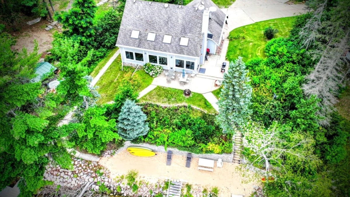 Redgranite House | Cabin Fever! Bully's Pearl Lake, WIFI Netflix