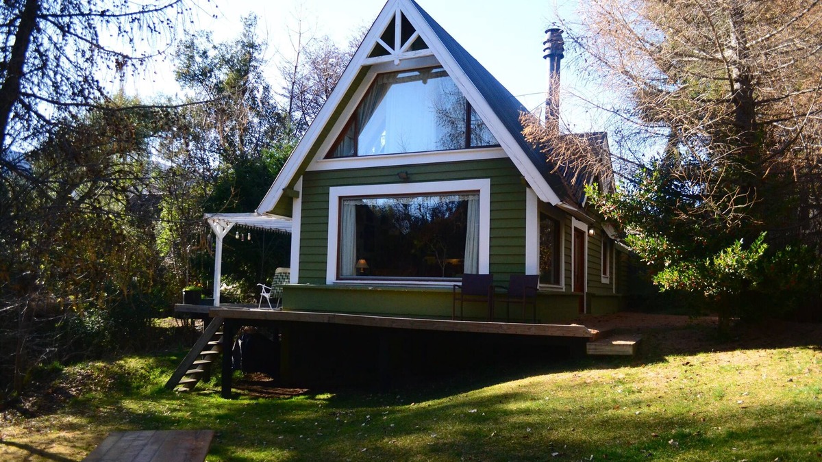Lolog Cabin | Cabin in the woods, on Lake Lolog