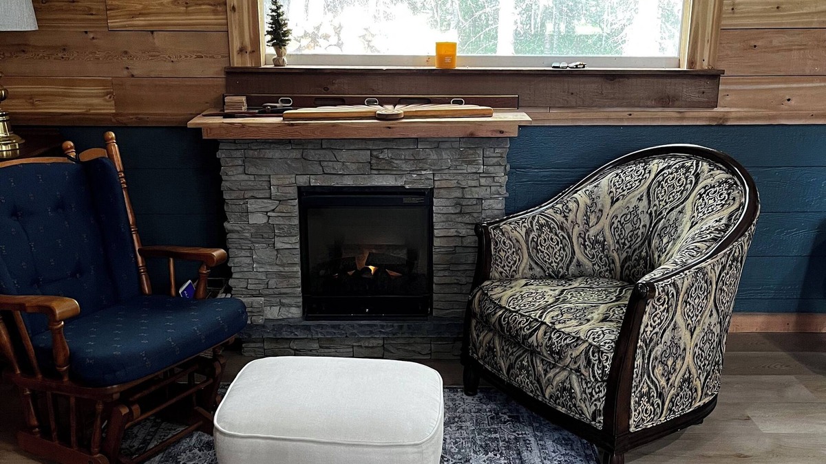Bragg Creek Cabin | Cabin in the forest between Banff & Calgary