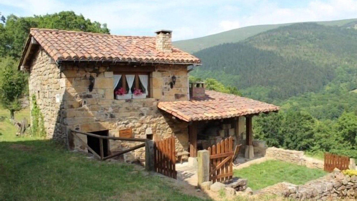 Luena Cottage | Cabin in the mountain (full rental) for 2/3 people. Pets allowed