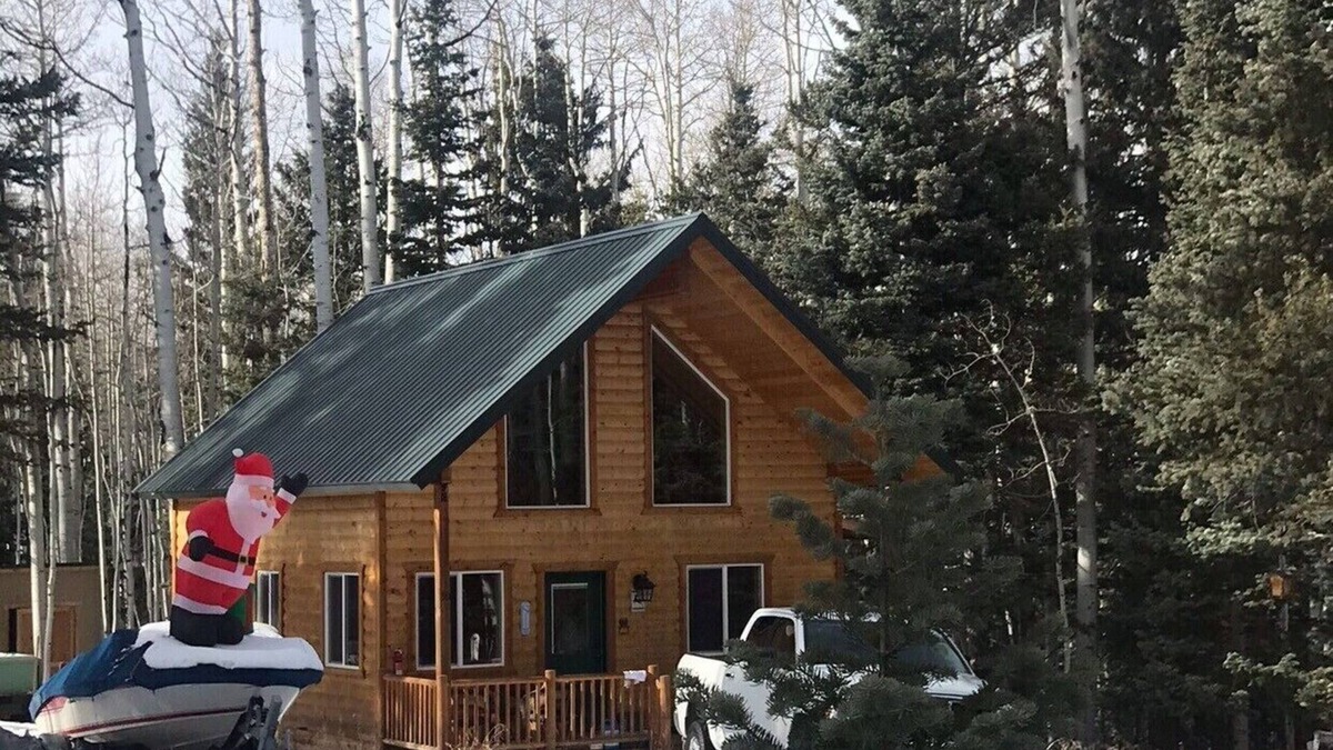 Mammoth Creek Cabin | Cabin in the Pines surrounded by fun