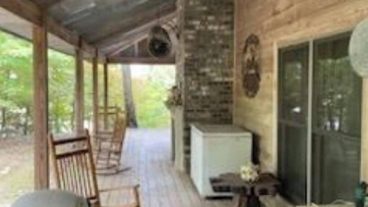 Coffeeville House | Cabin in the woods overlooking Grenada lake.