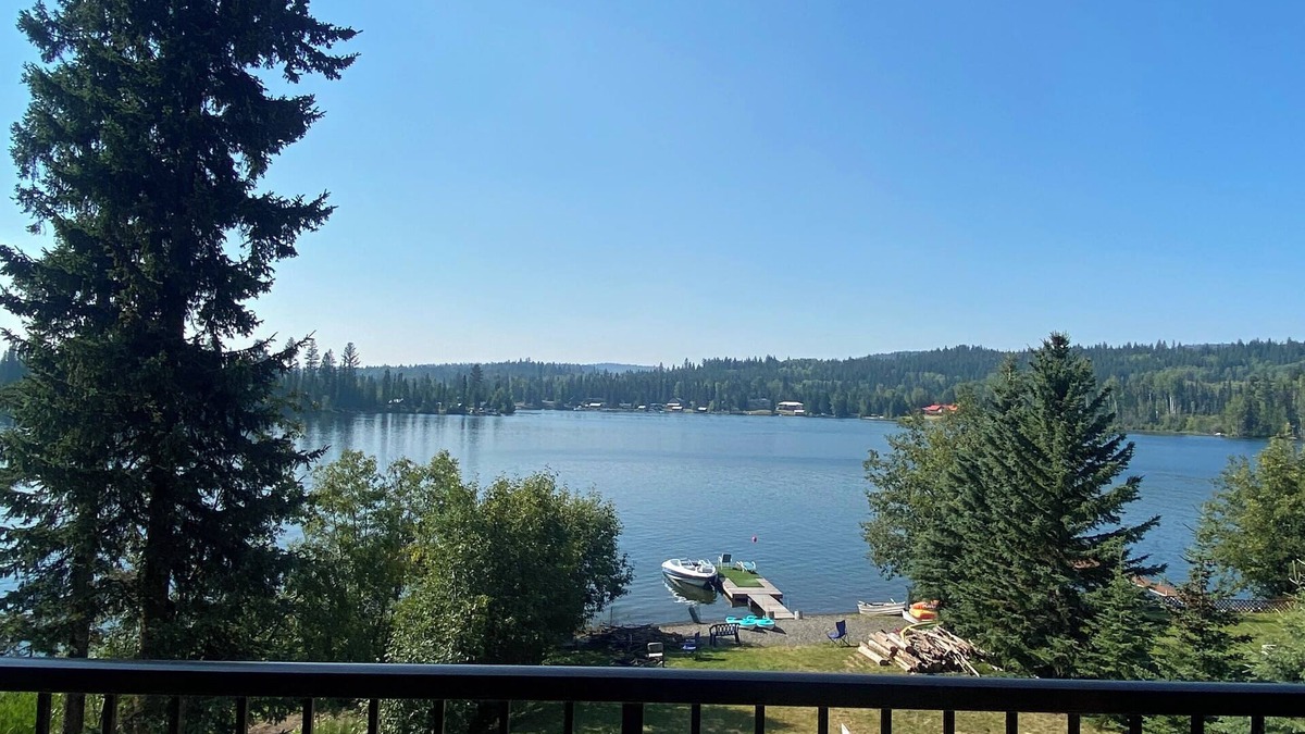 Deka Lake Cabin | Cabin/Lakehouse on Waterfront of Deka Lake
