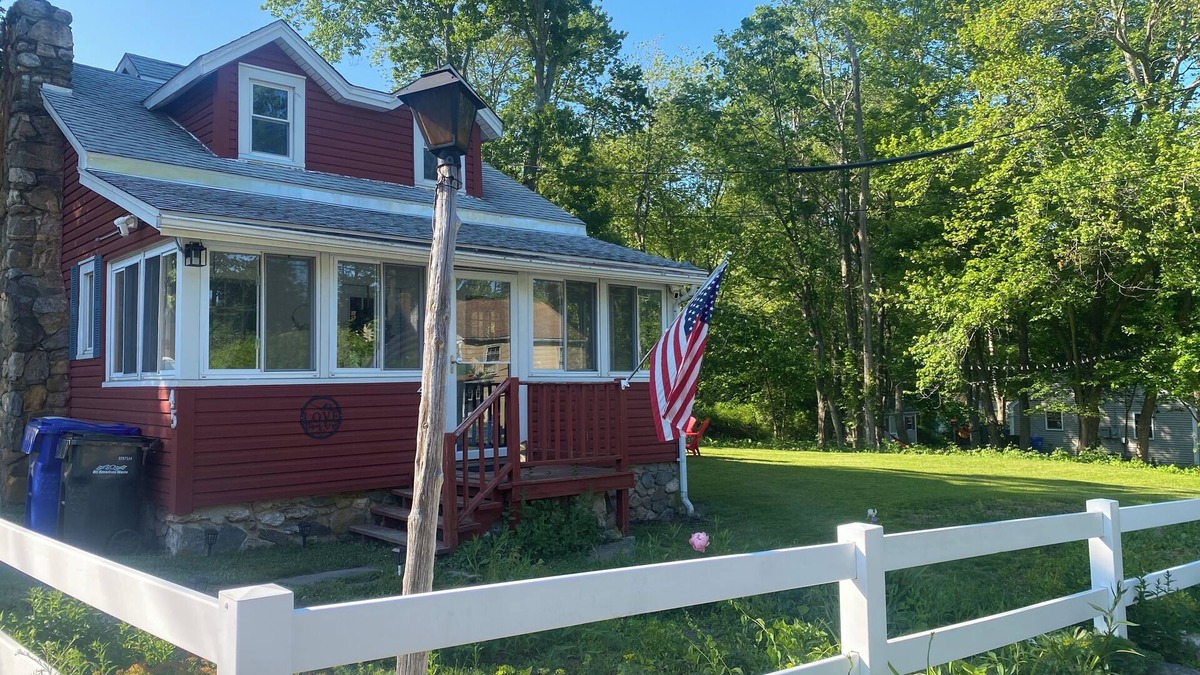 Coventry Lake House | Cabin Love at the Lake