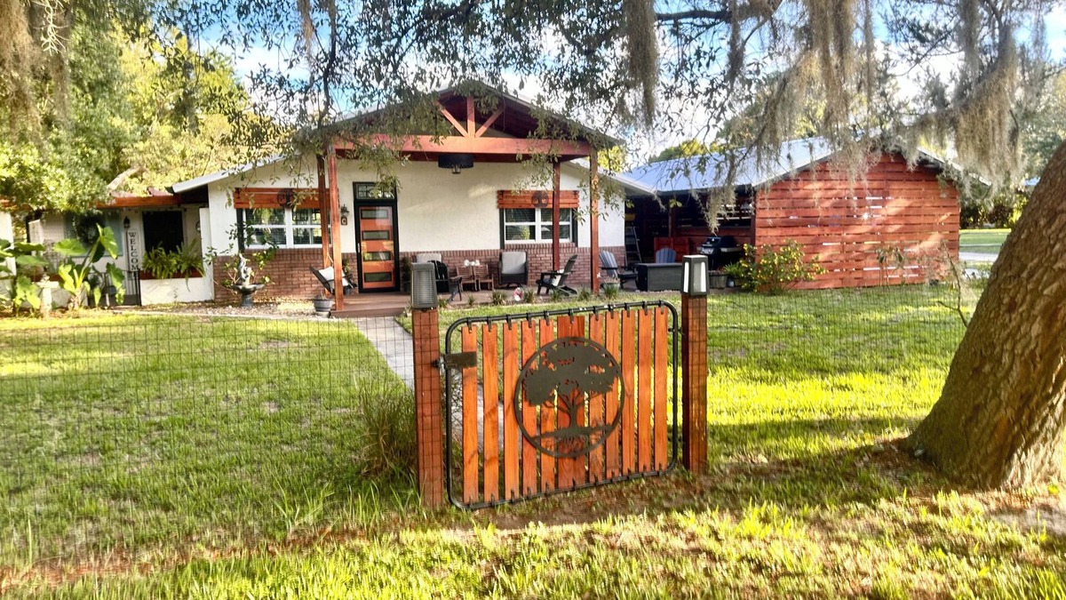 Oak Hill House | Cabin Modern Comfort for 33rd Annual Biketoberfest® Daytona beach!