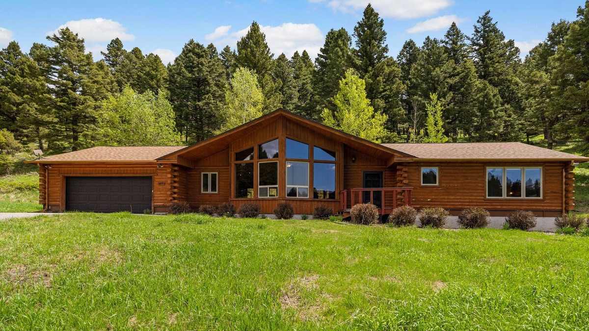Bozeman Cabin | Cabin near Bridger Bowl with Hot Tub!