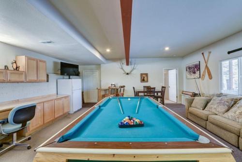 Indian Mountain House | Cabin On 13 Acres With A Pool Table And Jacuzzi Tub