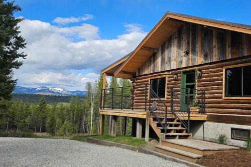 Whitefish House | Cabin on 15 acres with Mtn view, firepit, Starlink