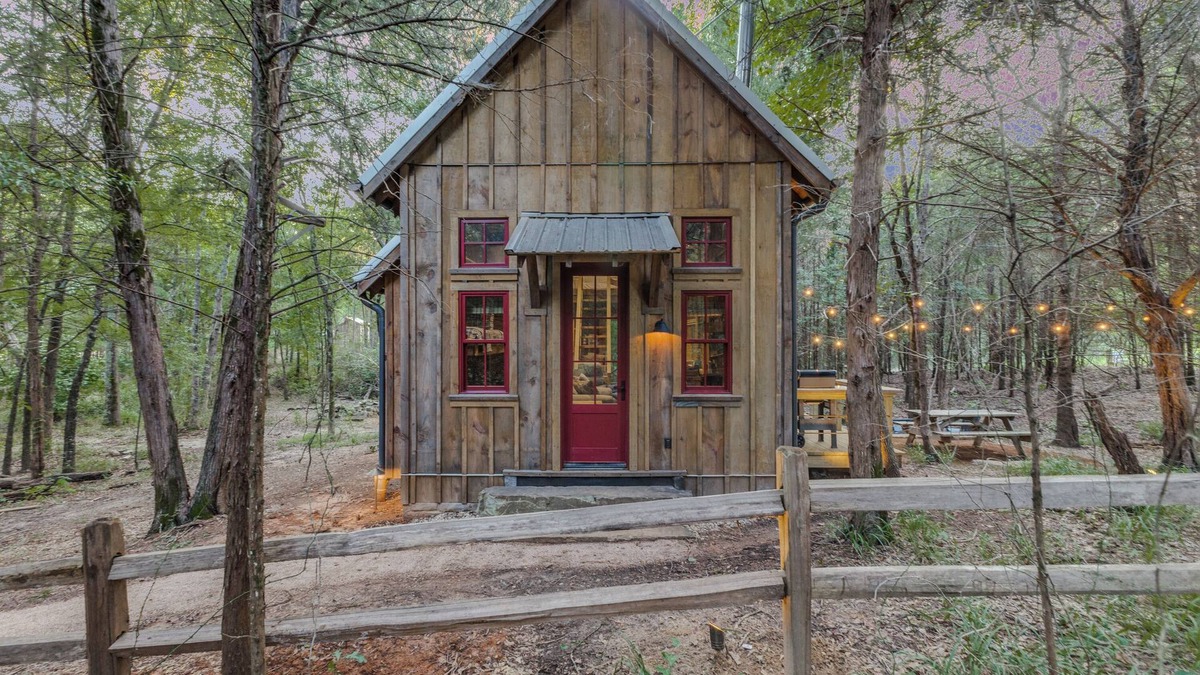 Van Zandt County Cabin | Cabin on 7 Acres with a Pond! In charming Ben Wheeler. Near-Canton-Tyler