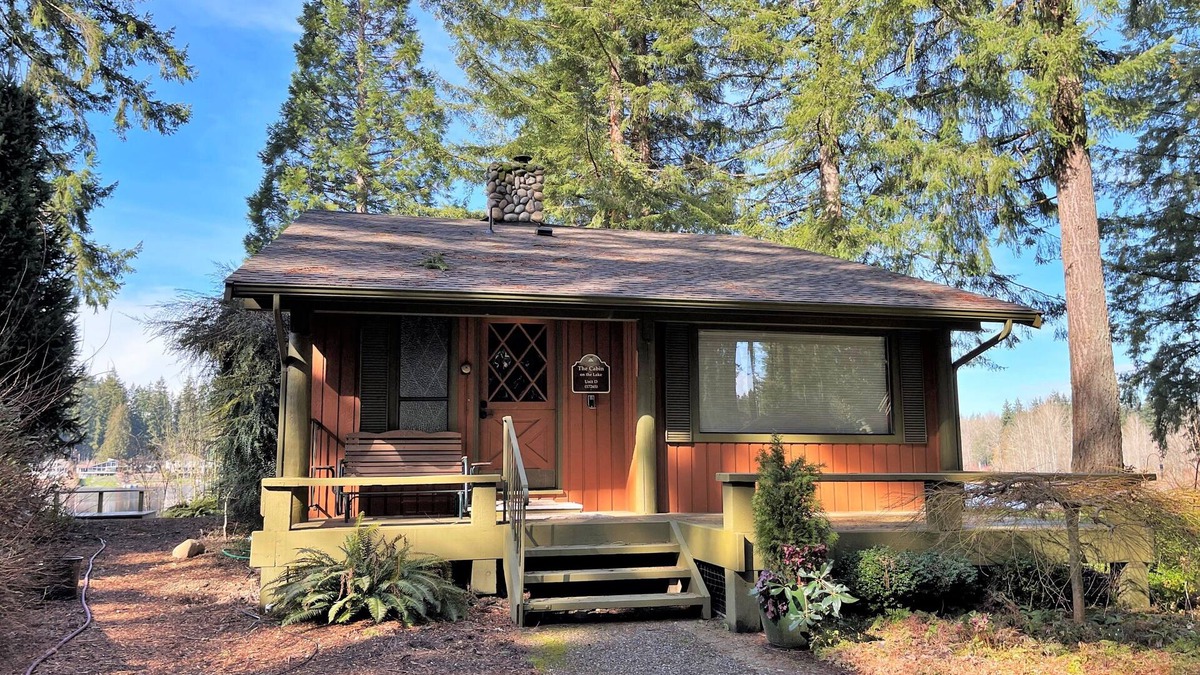 Woodinville Cabin | Cabin on Cottage Lake with canoes, kayaks and paddleboards - 20 min from Seattle