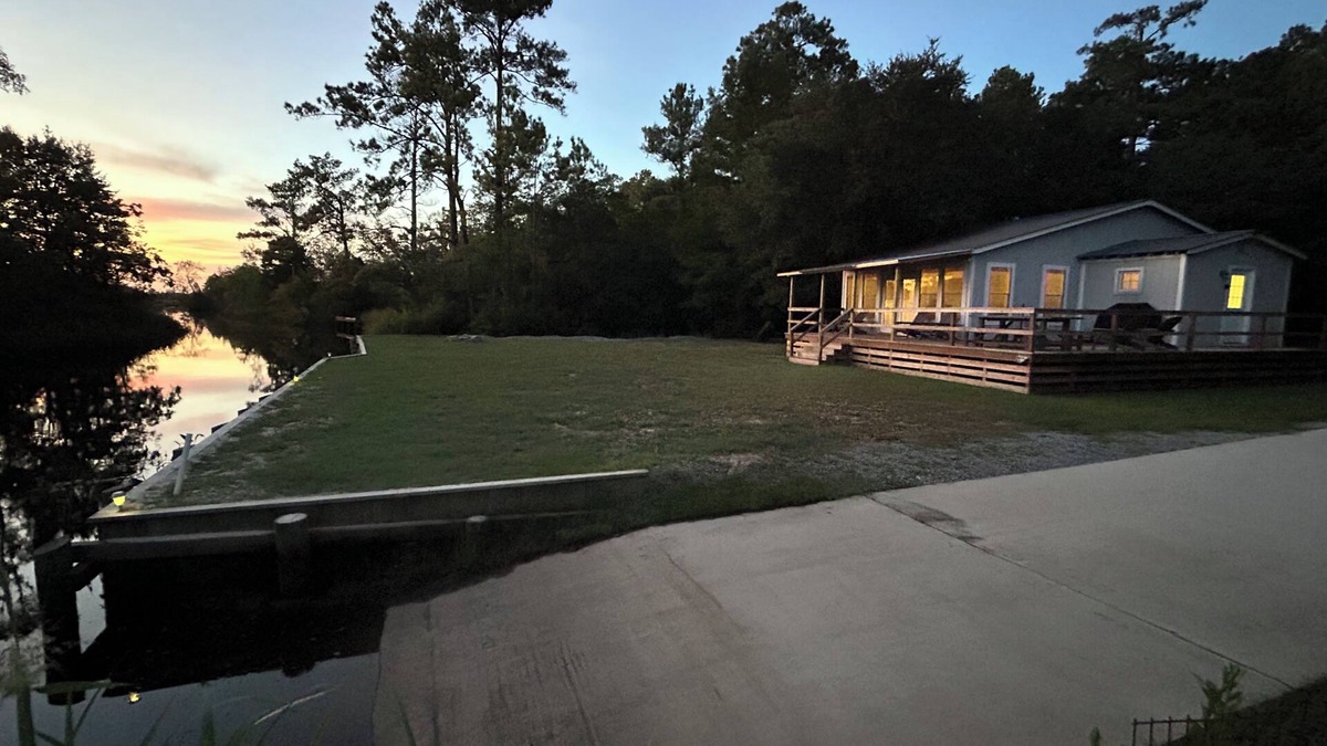 Huger Cabin | Cabin on French Quarter Creek with boat ramp and beautiful view