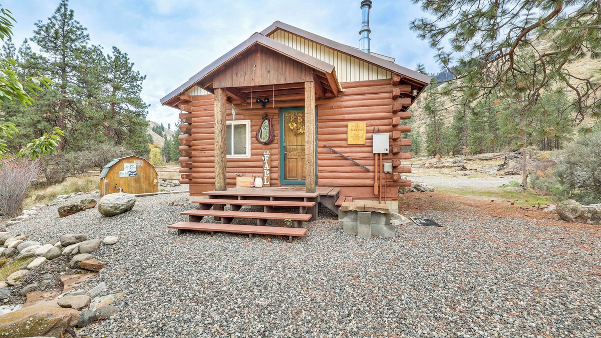 Pollock Cabin | Cabin on Little Salmon River ~ 10 Mi to Riggins!