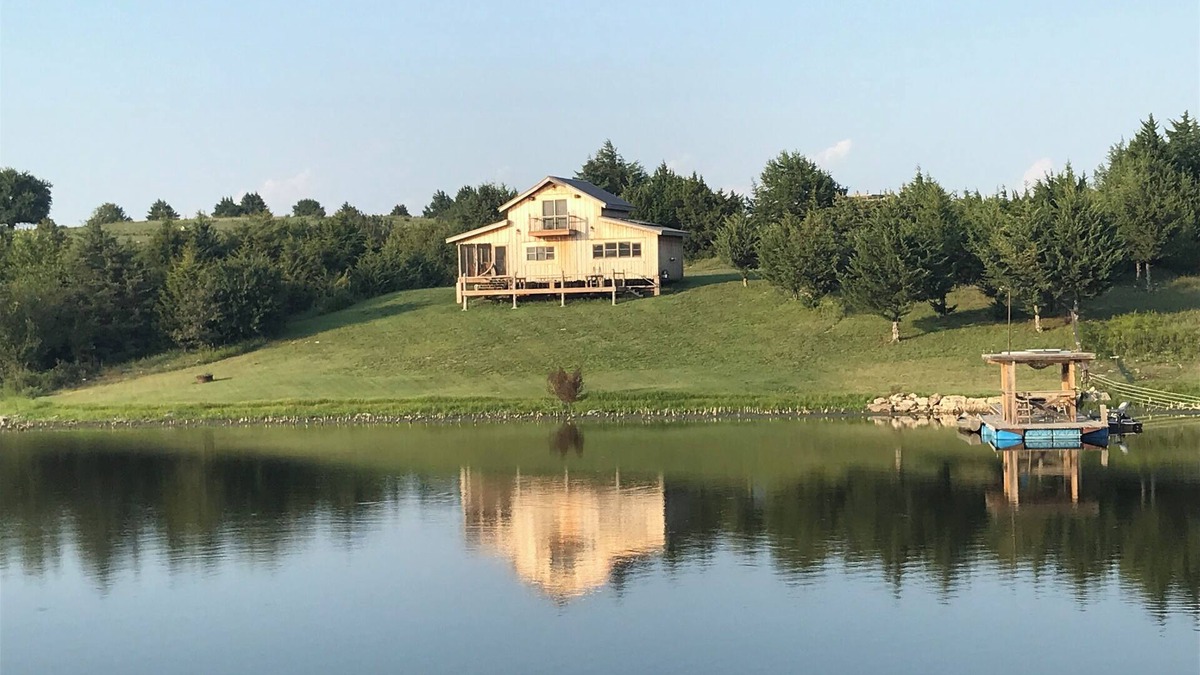 Junction City Cabin | Cabin on Private 4-Acre Pond, King Bed