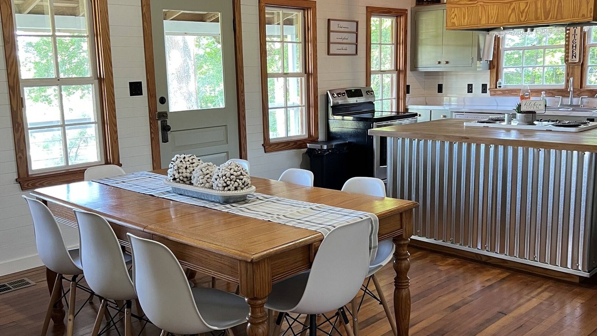 Moss House | Cabin on the Ridge - Hometown - Laurel, MS