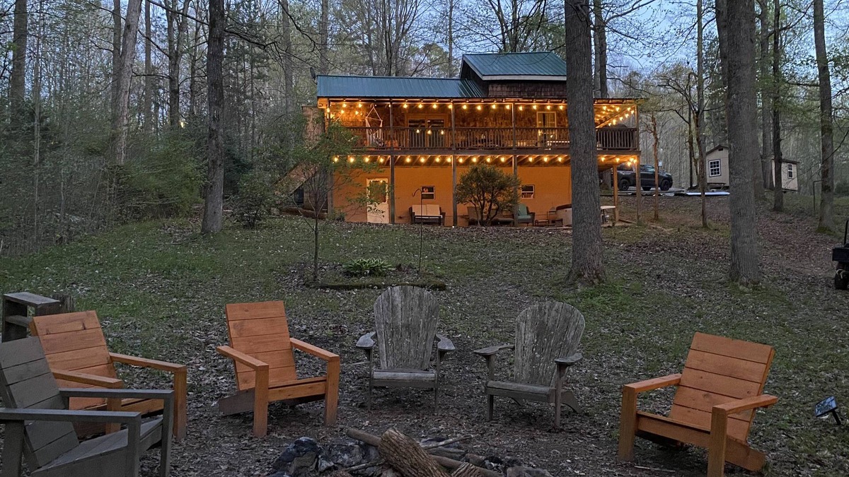 Jamestown Cabin | Cabin on the Water - "No Wake Zone" w/2 Kayaks, and Hot Tub!