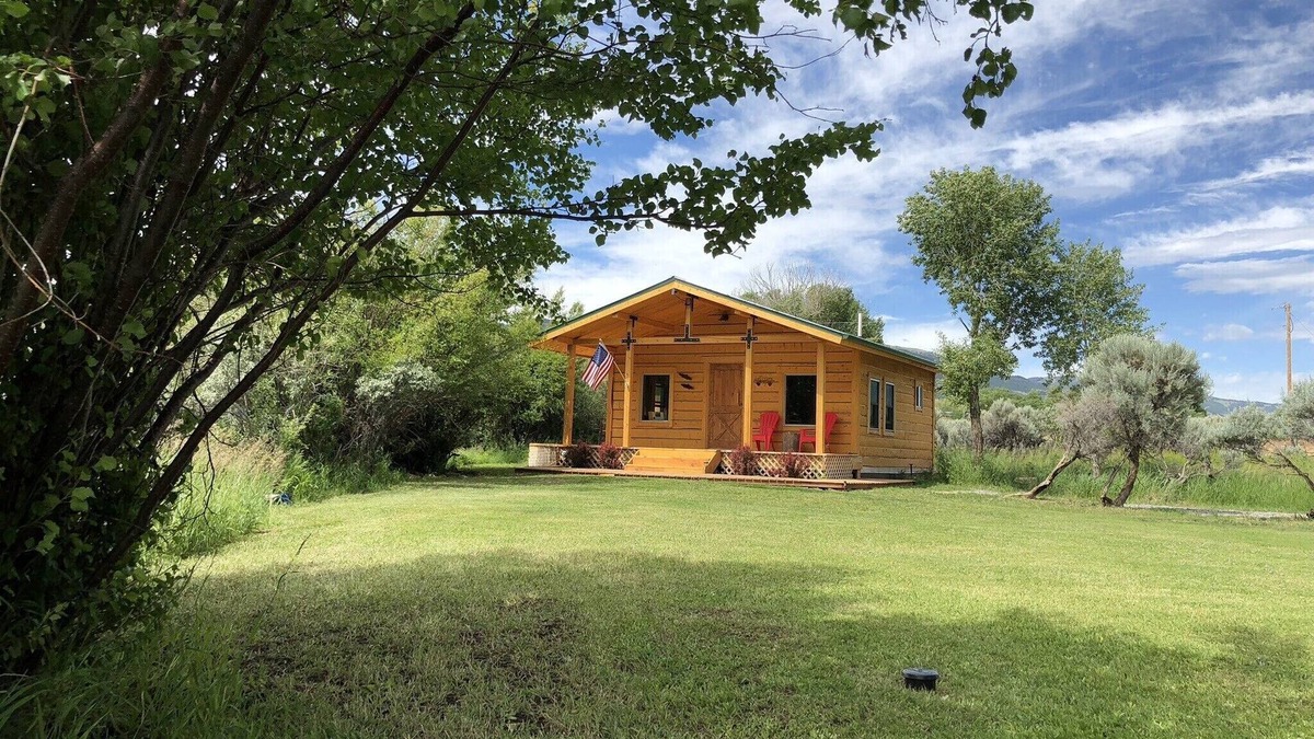 Dubois Cabin | Cabin on the Wind river - now booking for spring & summer