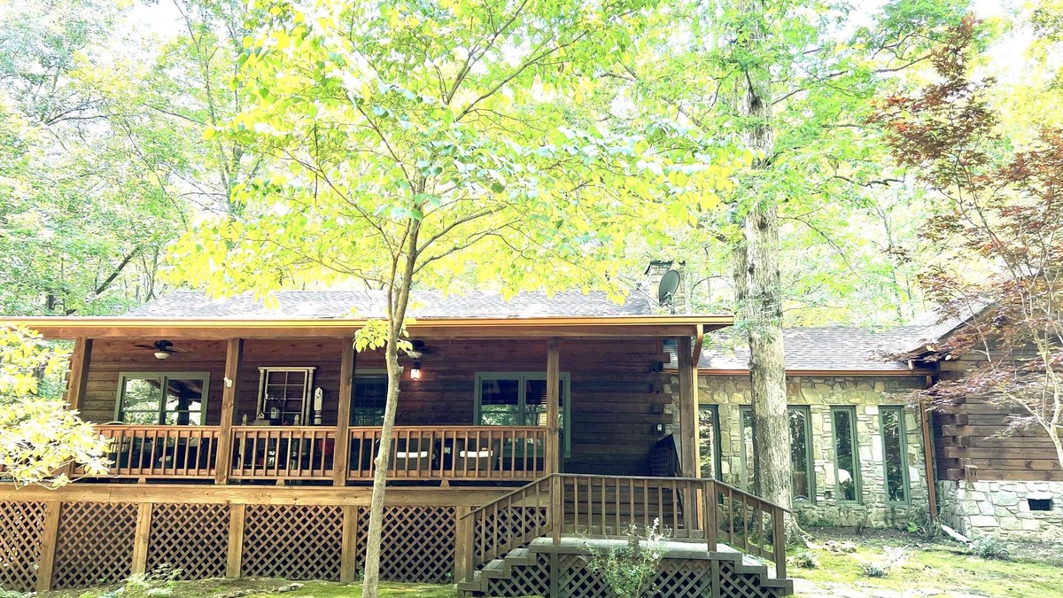 Clifftops House | Cabin Retreat in Monteagle's gated Clifftops
