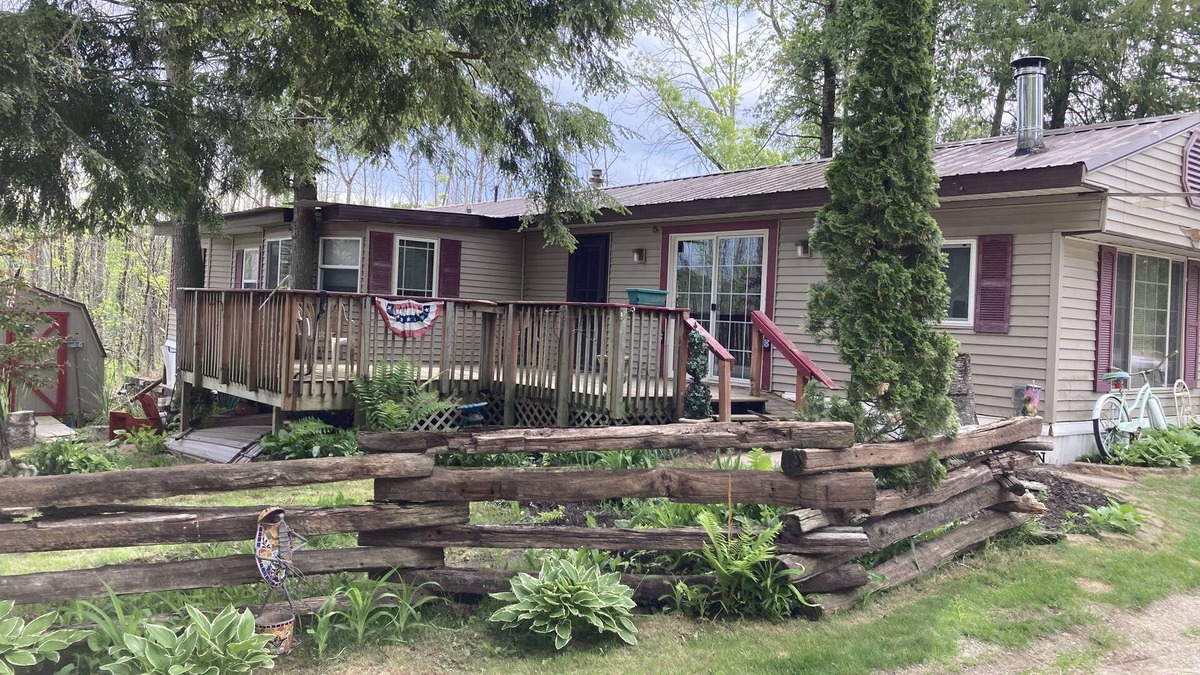 Brazeau House | Cabin Retreat just off of White Potato Lake