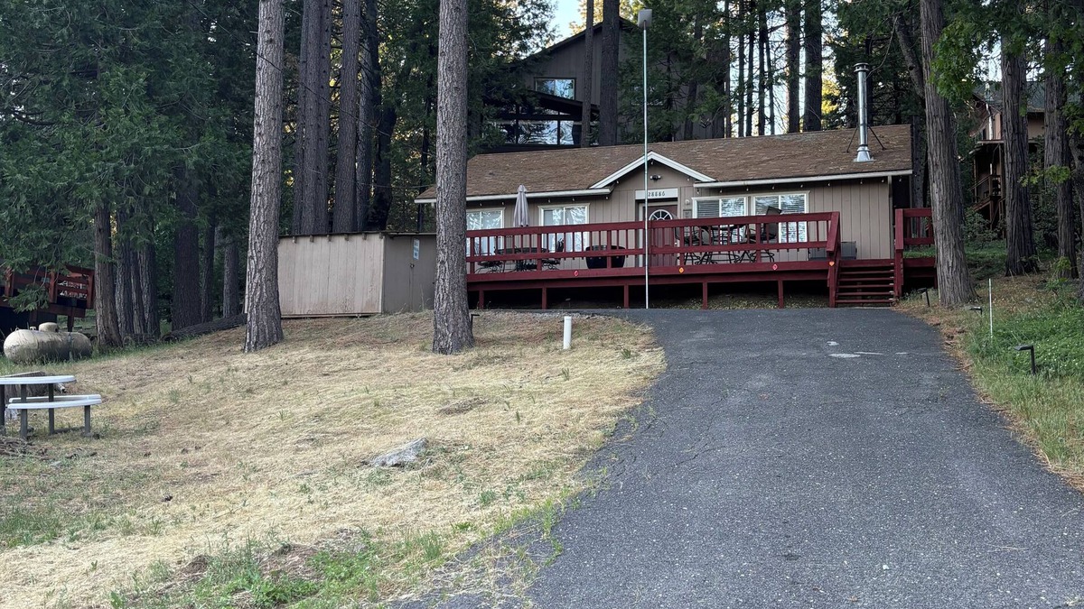 Long Barn Cabin | Cabin retreat with Beautiful views! 6 mi to Pinecrest and 9 mi to Dodge ridge.