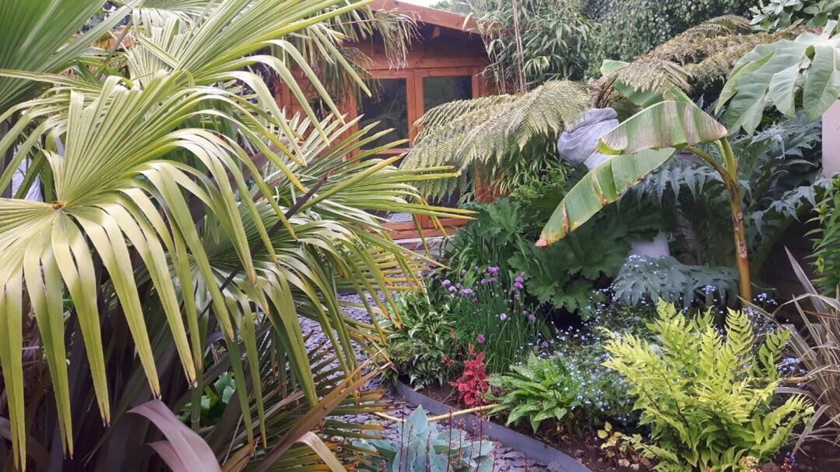 Hatherton Cabin | cabin set in a beautiful romantic tropical garden