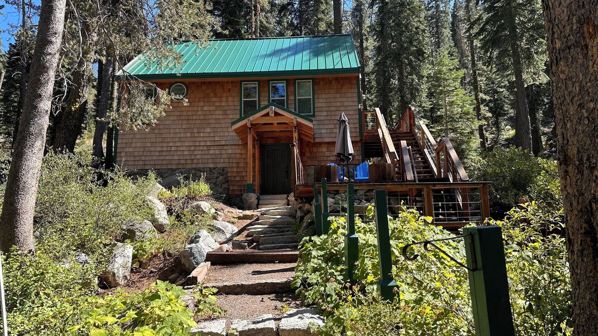 Truckee Cabin | Cabin walking distance to Donner Lake
