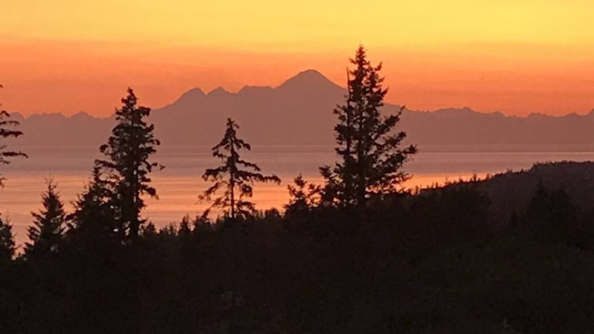 Homer Cabin | Cabin with a Volcano Vista