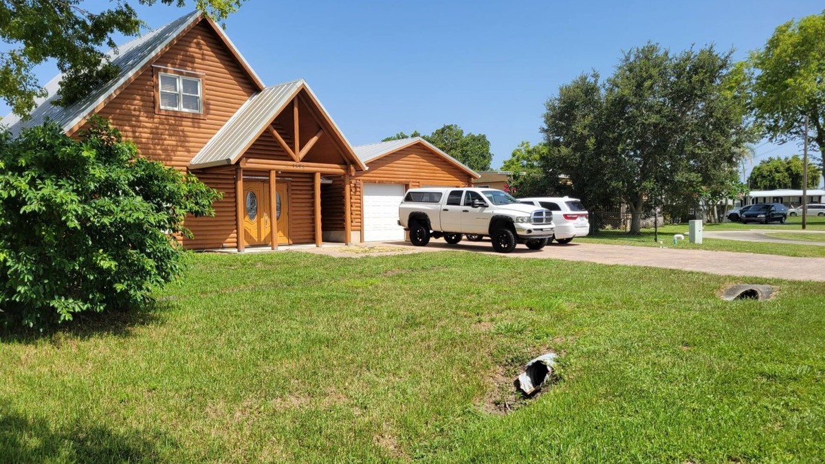Taylor Creek Cabin | Cabin with Boat Dock