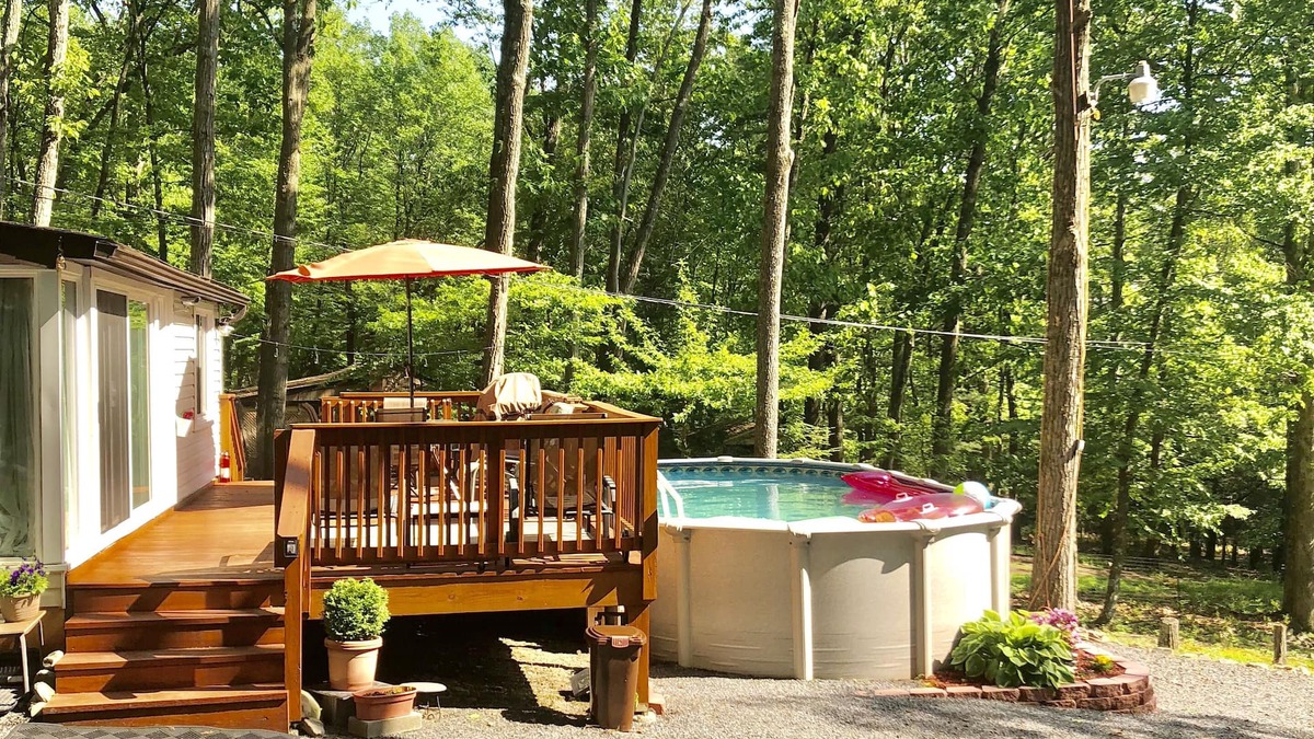 East Stroudsburg Cabin | Cabin with pool at Pocono Mountains -Shawnee/Camelback