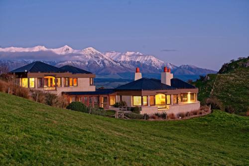 Manapouri Cabin | Cabot Lodge - Fiordland National Park