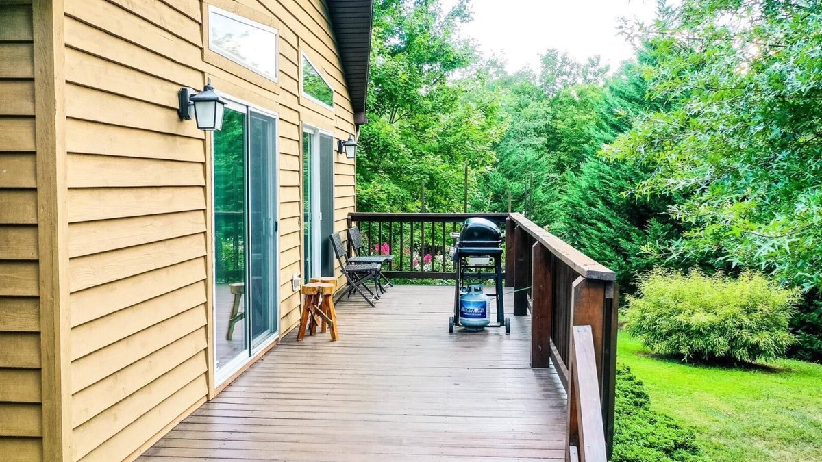 Berkeley Springs House | Cacapon Connected - Workplace Retreat