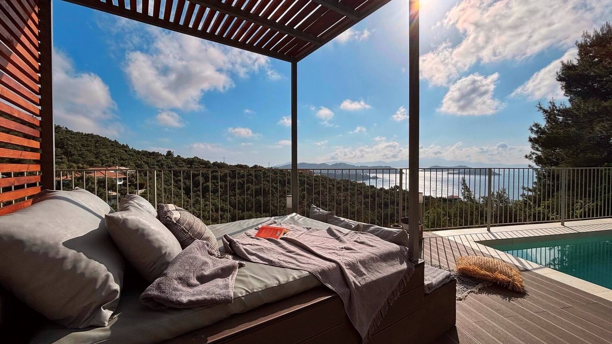 Vassilias Apartment | CACTUS SUPERB SUITE WITH PRIVATE POOL AND STUNNING SEA VIEWS